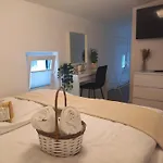 Cityhouse 4 Bedrooms, Garden, Parking, Business & Family Дом отдыха Люблинец