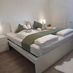 Cityhouse 4 Bedrooms, Garden, Parking, Business & Family Дом отдыха