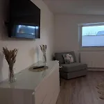 Cityhouse 4 Bedrooms, Garden, Parking, Business & Family *
