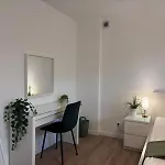 Cityhouse 4 Bedrooms, Garden, Parking, Business & Family Дом отдыха Люблинец