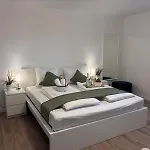 Cityhouse 4 Bedrooms, Garden, Parking, Business & Family *