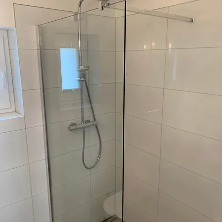 Cityhouse 4 Bedrooms, Garden, Parking, Business & Family Lubliniec