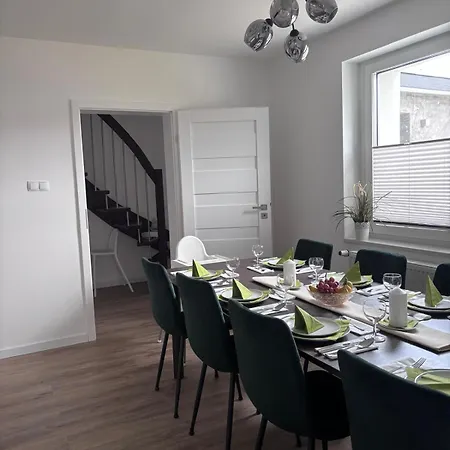 Cityhouse 4 Bedrooms, Garden, Parking, Business & Family بيت للعطل لوبلينييس