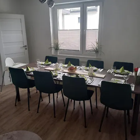 Cityhouse 4 Bedrooms, Garden, Parking, Business & Family Lubliniec