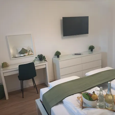 Cityhouse 4 Bedrooms, Garden, Parking, Business & Family Lubliniec