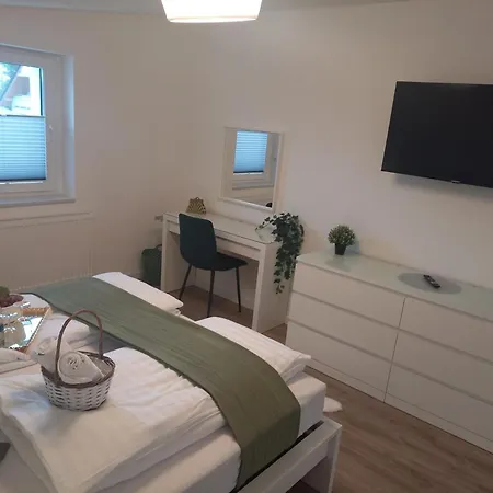 Cityhouse 4 Bedrooms, Garden, Parking, Business & Family