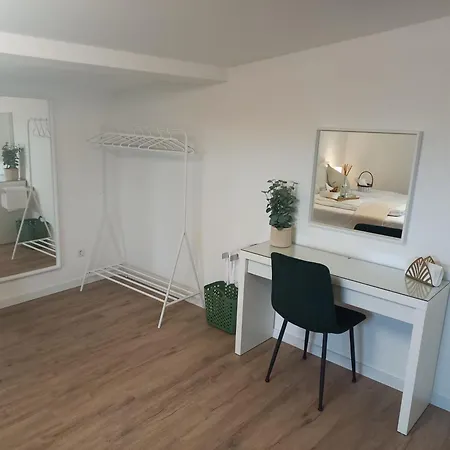 Cityhouse 4 Bedrooms, Garden, Parking, Business & Family Дом отдыха *