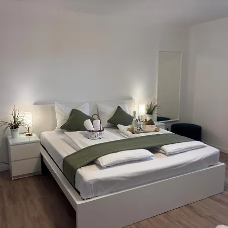 Cityhouse 4 Bedrooms, Garden, Parking, Business & Family *