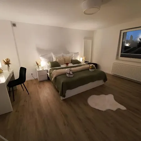 Cityhouse 4 Bedrooms, Garden, Parking, Business & Family *